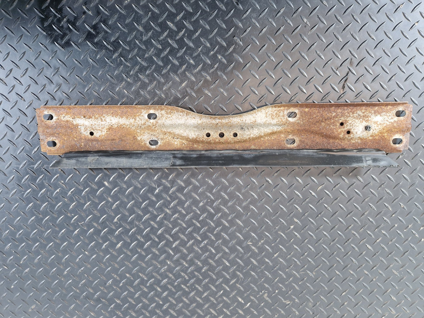 Audi A6 Allroad C7 UNDERBODY FLOOR PLATE CONNECTING STRUT 4G0803183