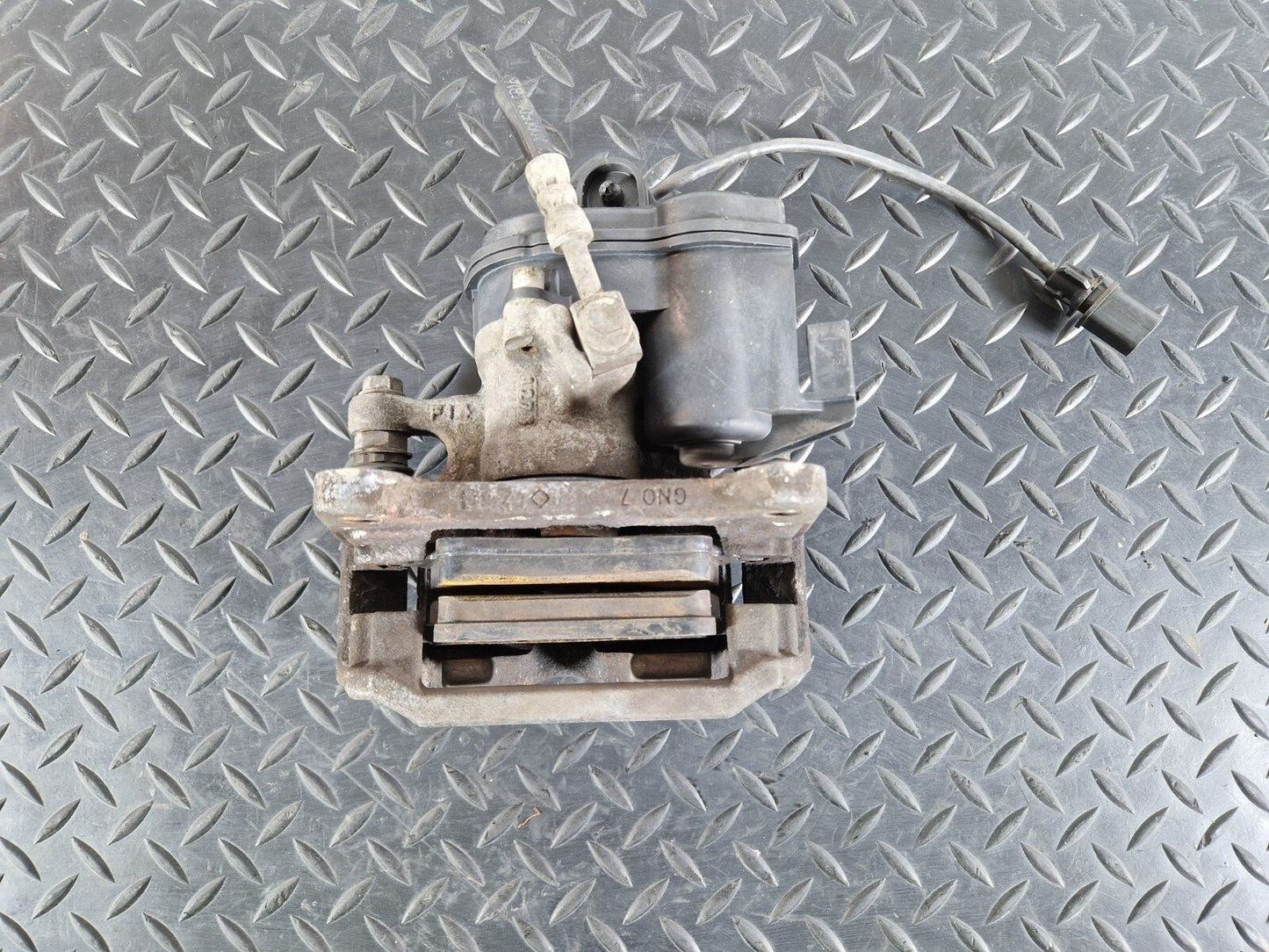 16-19 AUDI A4 AVANT B9 S-LINE REAR RIGHT O/S ELECTRIC BRAKE CALIPER 32355763