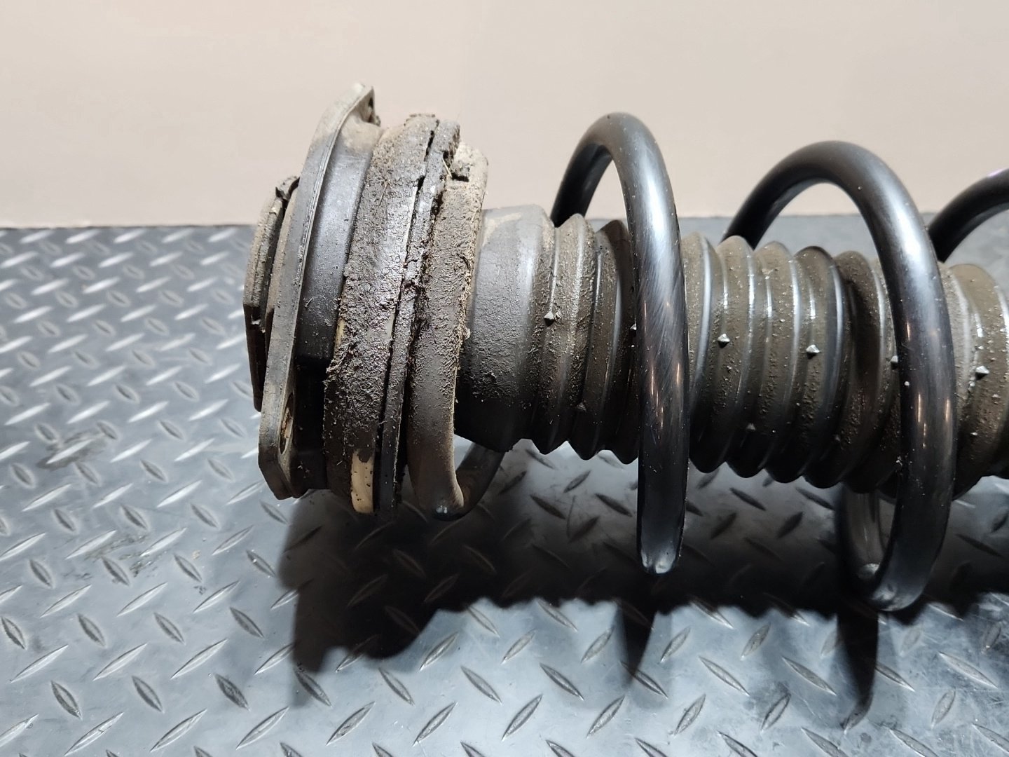 KYB Excel-G Front Right Shock Absorber for Mercedes Citan W415 Cargo Van