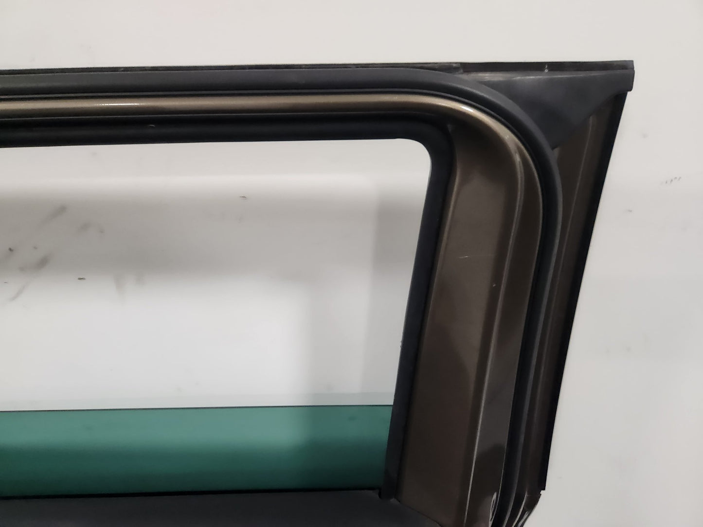 Skoda Yeti MK1- 5L SUV Rear Right O/S Driver Complete Door in Brown 1M/ F8N