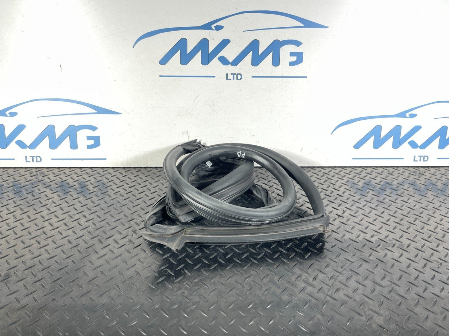 16-23 AUDI A5 F5 SPORTBACK S-LINE Rear Left Door Seal Rubber 8W8833707