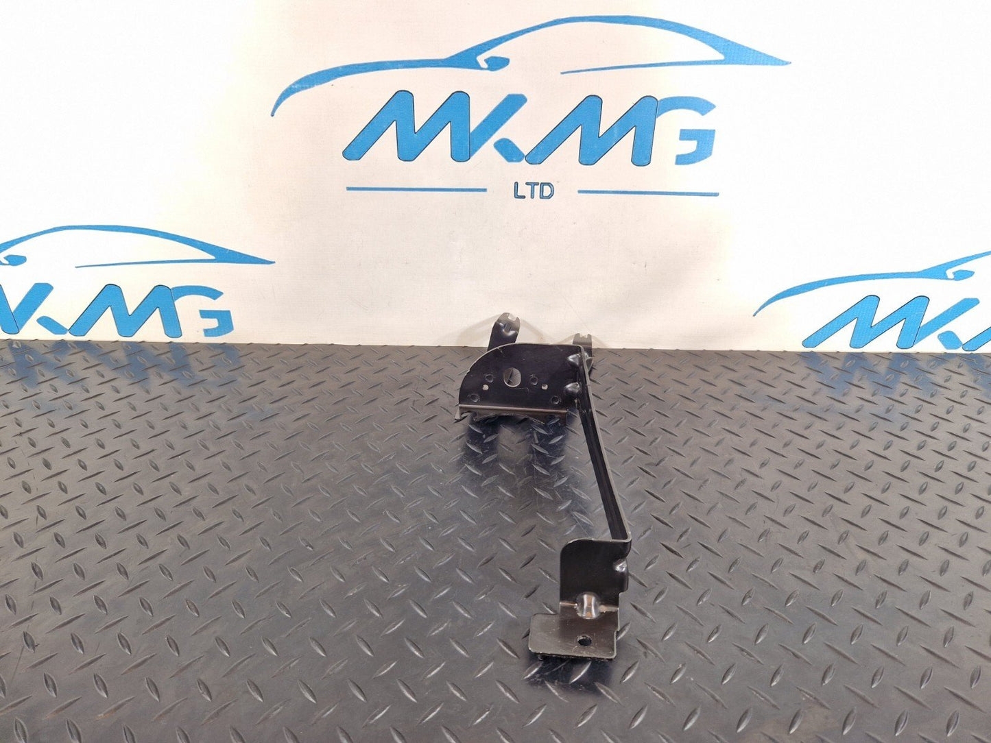 18-ON MERCEDES BENZ A CLASS W177 ABS PUMP MOUNT BRACKET SUPPORT A1774303400