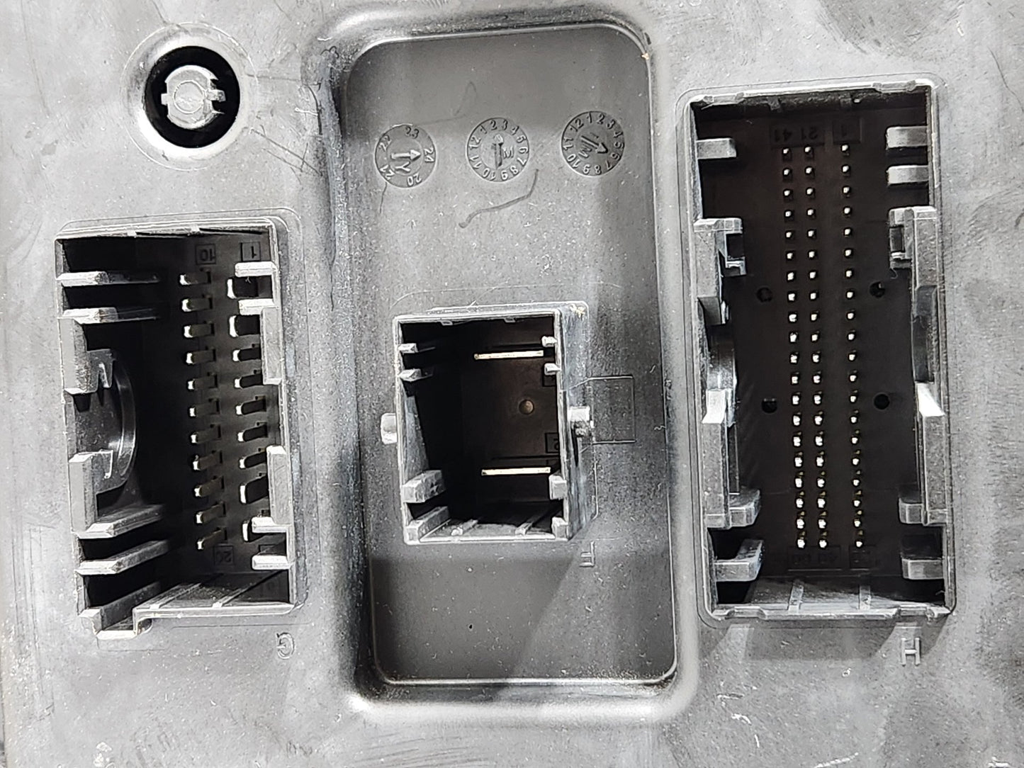 Land Rover Range Rover Evoque L551 SUV Body Control Module BCM R8E2-14F041-AB