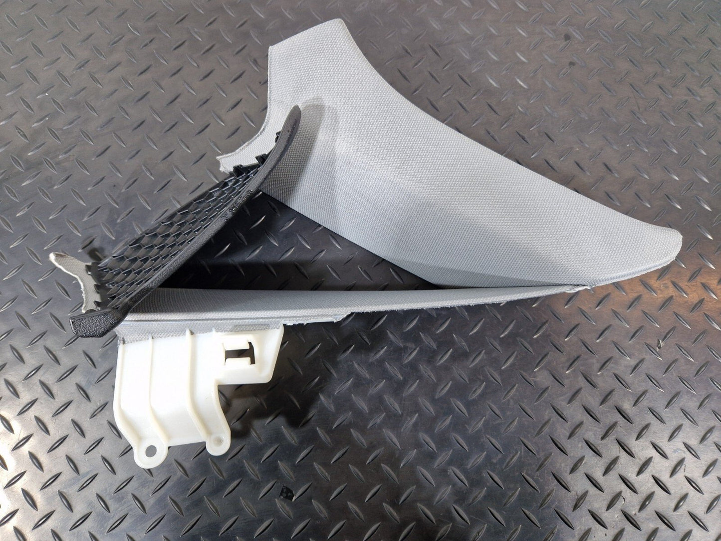 16-24 AUDI A5 F5 COUPE OEM REAR RIGHT O/S C-PILLAR COMPLETE TRIM 8W5867288C