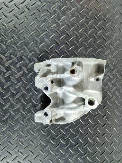 19-ON MERCEDES BENZ A CLASS W177 ENGINE BEARING BRACKET SUPPORT A6542200031