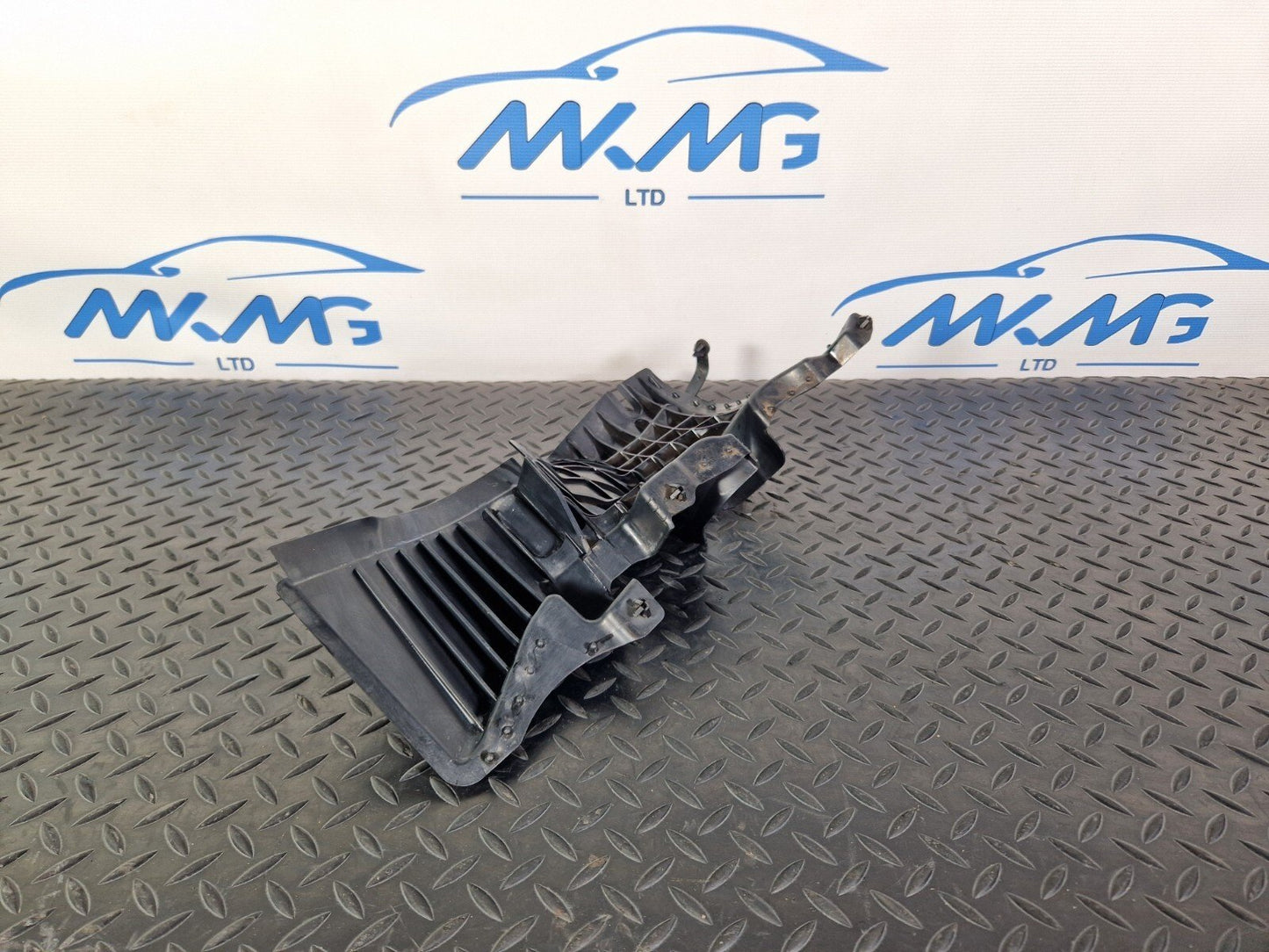 18-ON MERCEDES BENZ A CLASS W177 UNDERTRAY SUBFRAME TRIM SHIELD A2475240100