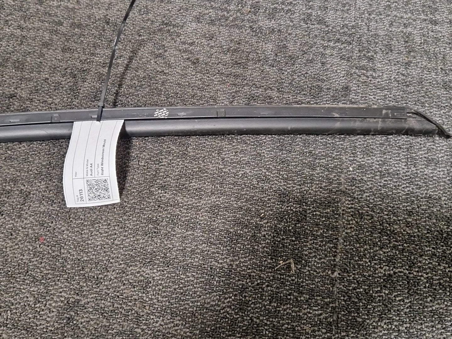 Audi A4 B9 Front Right O/S Driver Windscreen Moulding Strip 8W0854328C