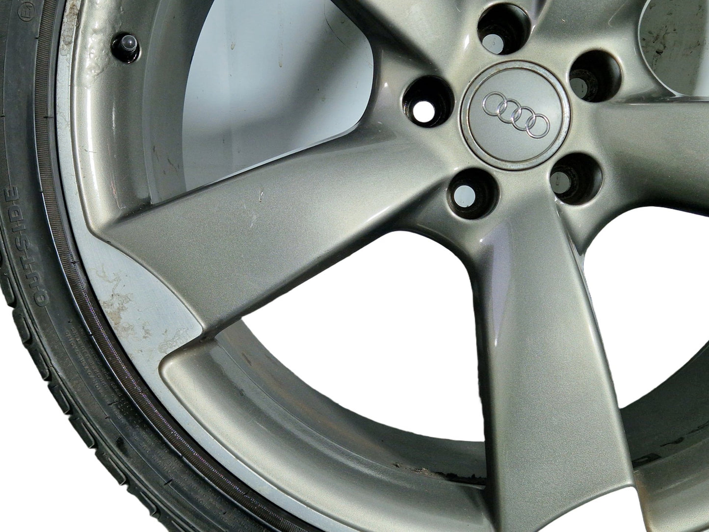 Audi A7 21" Alloy Wheel with Tyre 285/30/21 3mm 4H0601025AT