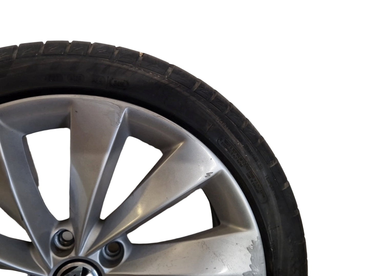 Volkswagen Passat MK5 (B6) (3C) 18" Alloy Wheel with Tyre 235/40/18 ~6mm