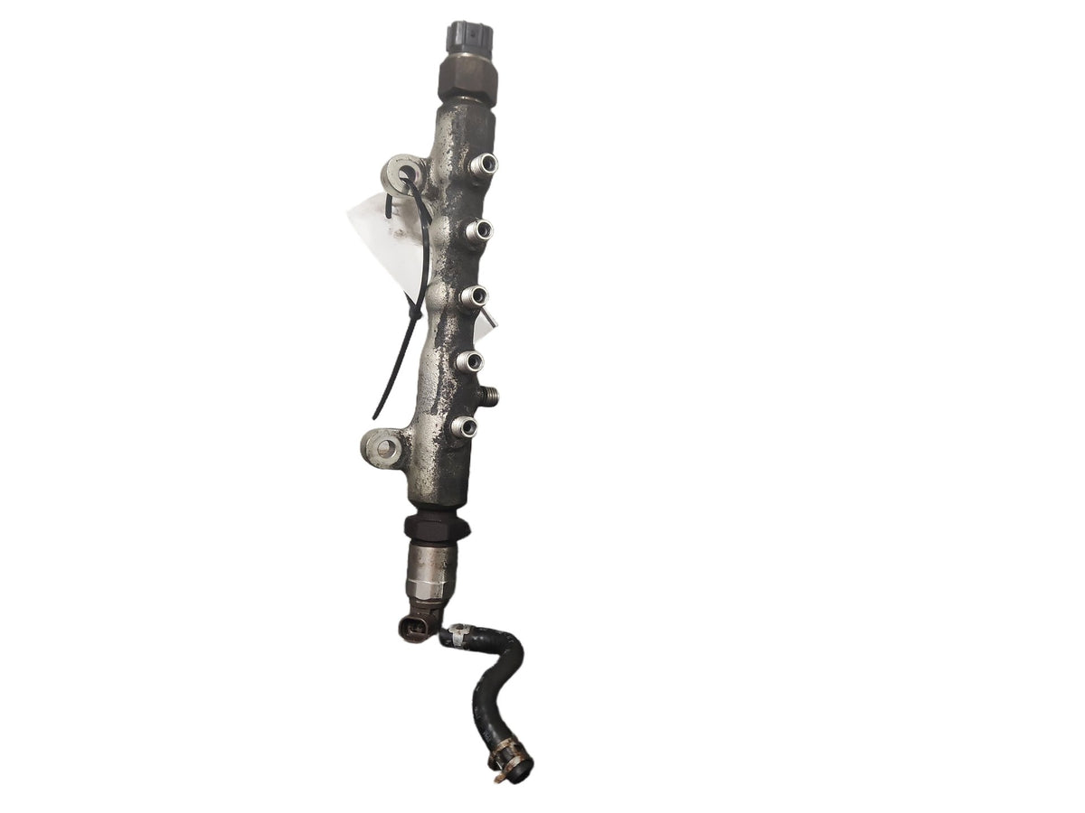 Lexus IS220d MK2 FL (ALE20) Sedan 2.2 Diesel 2AD-FHV Fuel Injector Rail