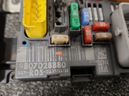 Peugeot Partner B9 Cargo Van Genuine Body Control Module BSM Fuse Box 9807028880