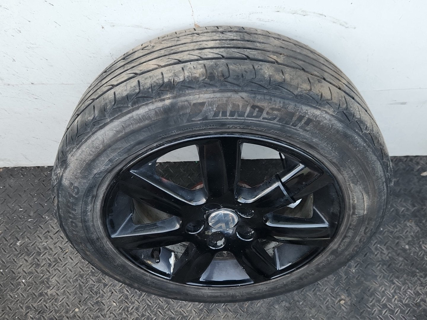 2011 Volkswagen Polo 6R MK5 15" Alloy Wheel with Tyre 185/60/15 ~4mm 6R0601025D