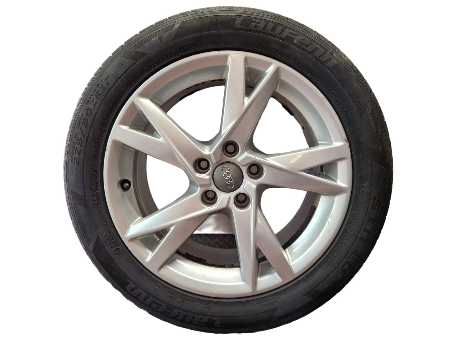 Audi A4 B9 17" Alloy Wheel with Tyre 225/50/17 8W0601025K ~3mm