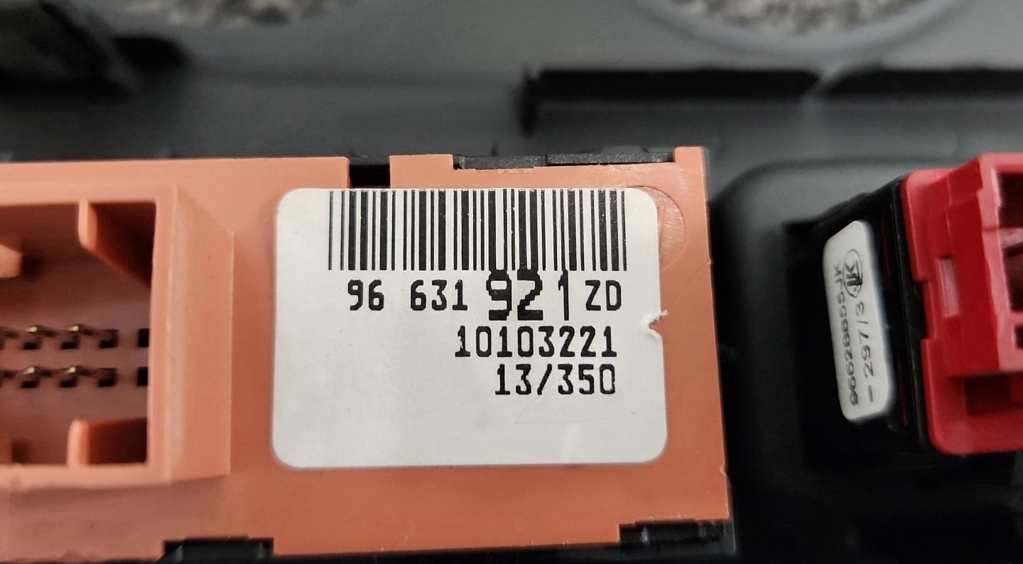 Citroen C3 Picasso MK1 FL (MY10) Genuine Stereo Head Unit Dash Trim 98041626XT01