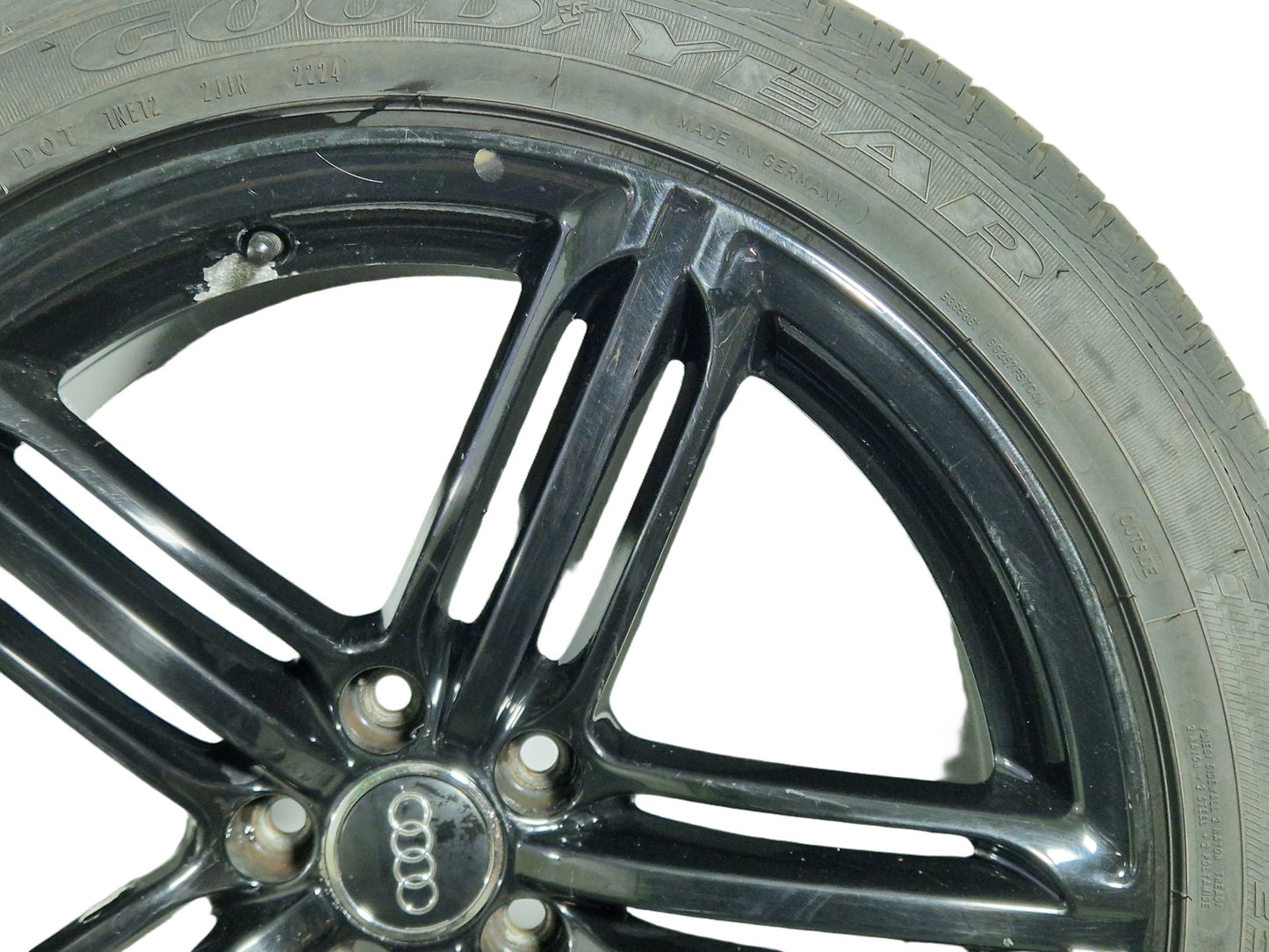 Audi 20" Alloy Wheel with Tyre 255/45/20 6mm 8R060102586