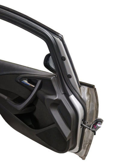 Vauxhall Astra MK6 Front Left N/S Passenger Complete Door in Silver GAN (176)