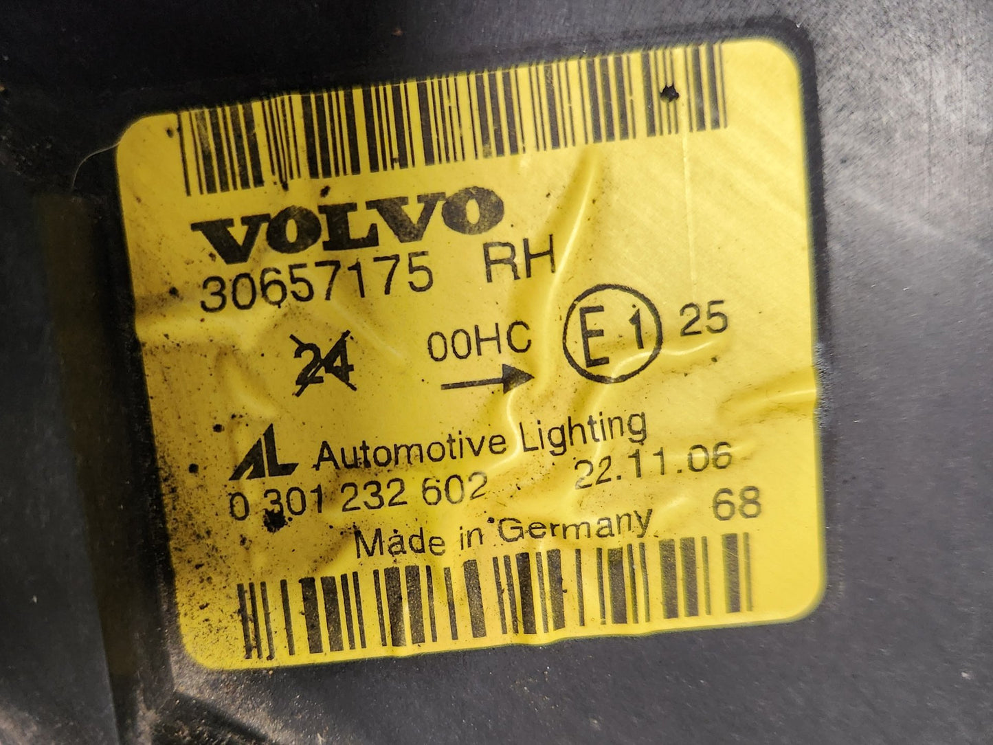 Volvo C30 MK1 (MK) Coupe Genuine Front Right O/S Driver Headlight 30657175