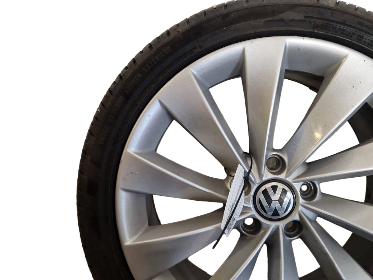 Volkswagen Passat MK5 (B6) (3C) 18" Alloy Wheel with Tyre 235/40/18 ~5mm