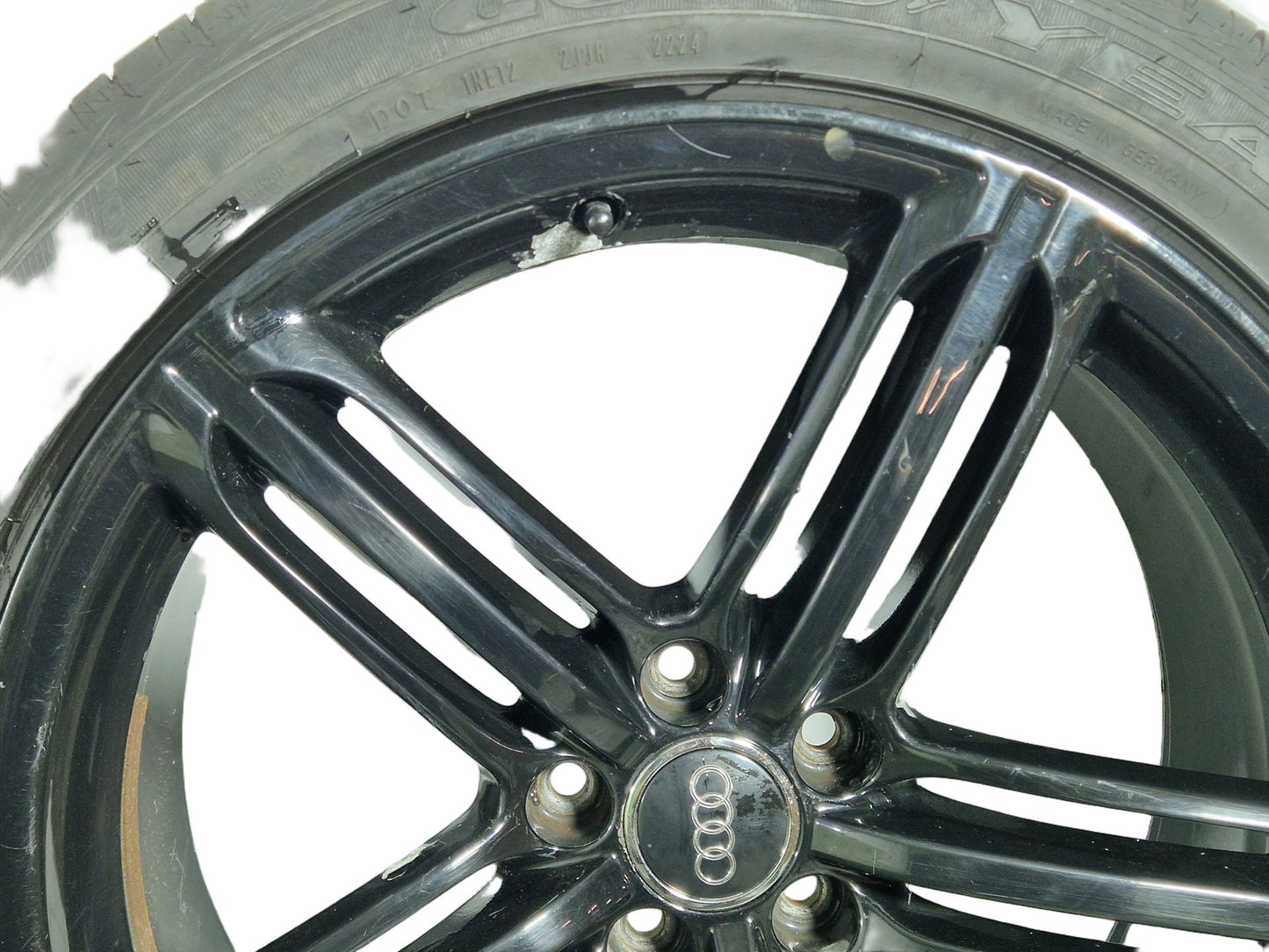 Audi 20" Alloy Wheel with Tyre 255/45/20 6mm 8R060102586