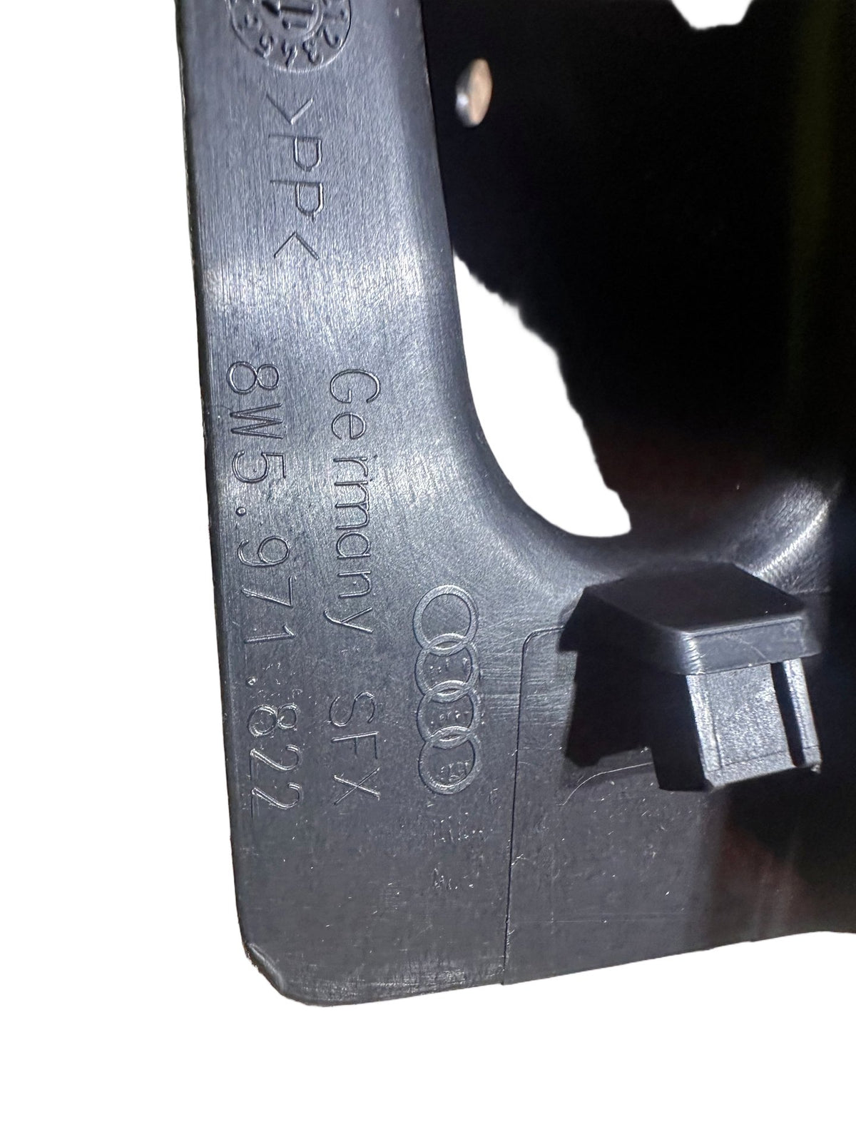 Audi A4 B9 right bootlid hinge trim 8w5971822