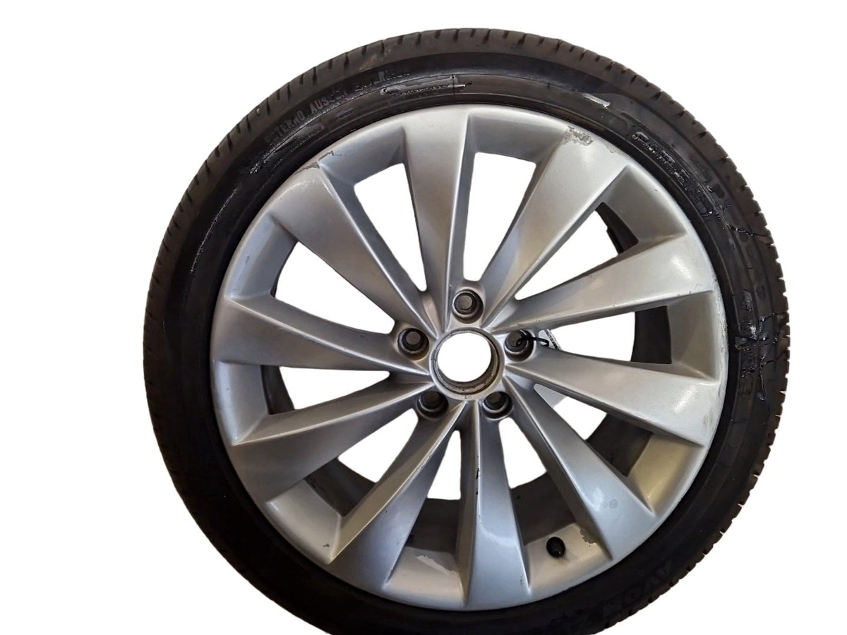 Volkswagen Passat MK5 (B6) (3C) 18" Alloy Wheel with Tyre 235/40/18 ~6mm