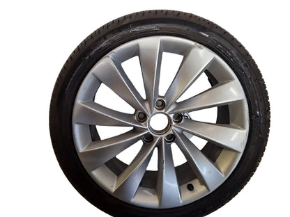 Volkswagen Passat MK5 (B6) (3C) 18" Alloy Wheel with Tyre 235/40/18 ~6mm