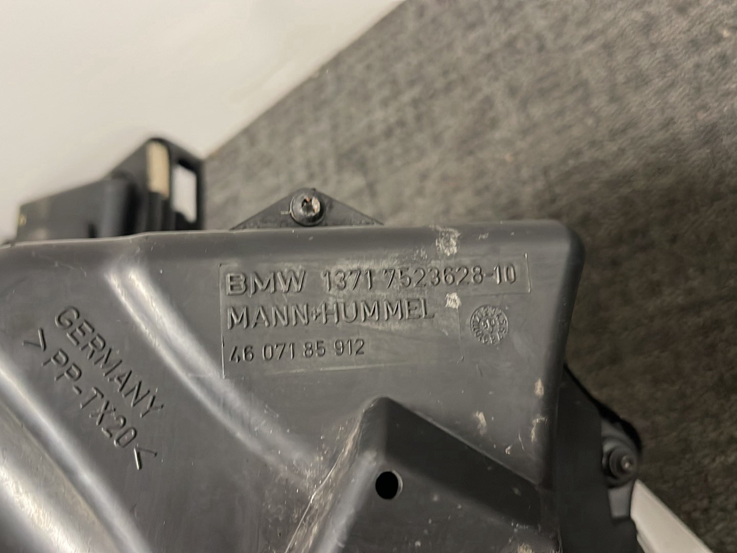 BMW 116i E87 Hatchback Genuine Air Intake Filter Box Housing 7523628 7524412