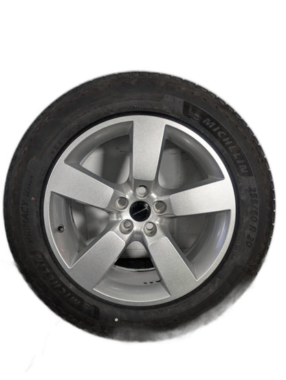 Land Rover Defender L663 OEM 20" Alloy Wheel with Tyre 7mm 255/60/20 L8B21007GB