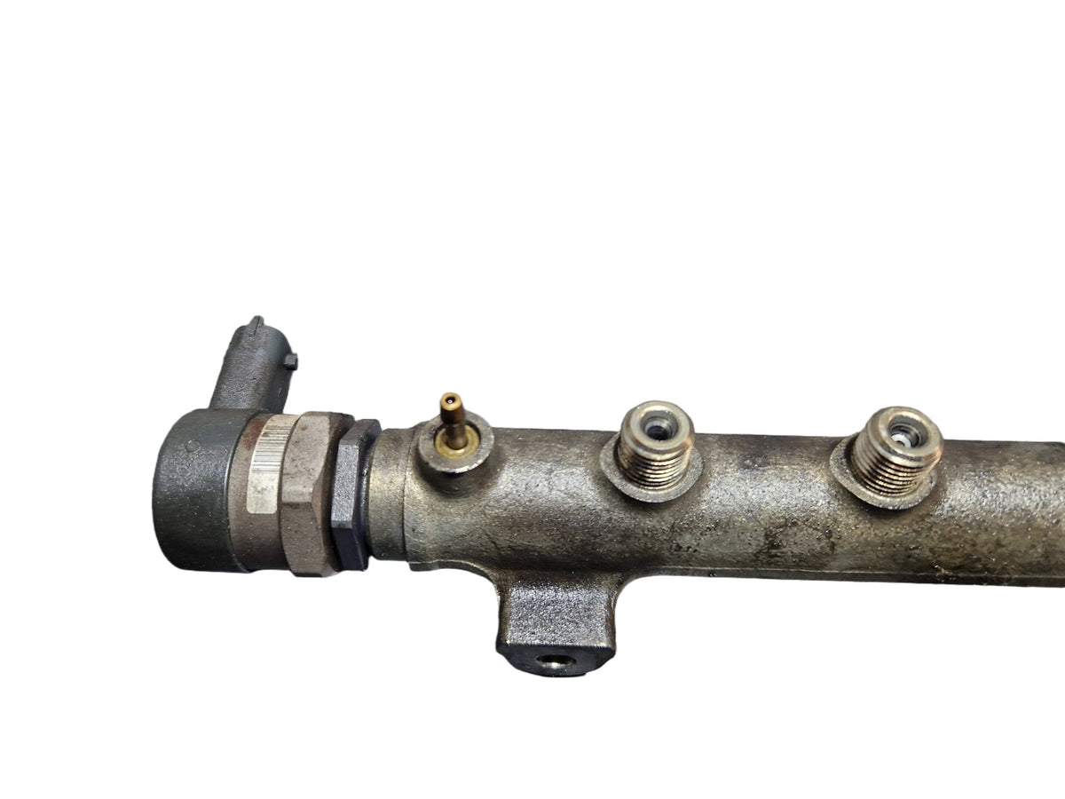 Kia Carens MK2 (UN) Genuine 2L Diesel D4EA Fuel Injection Rail 31400-27400