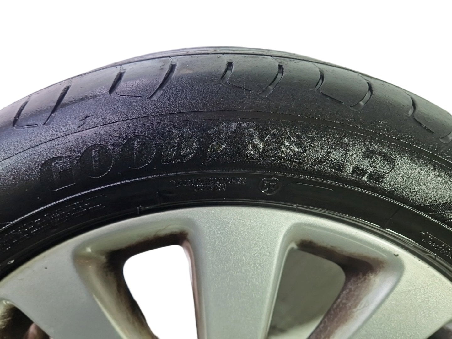 Vauxhall Zafira MK3 (C) (A3470) 17" Alloy Wheel with Tyre 225/50/17 7mm