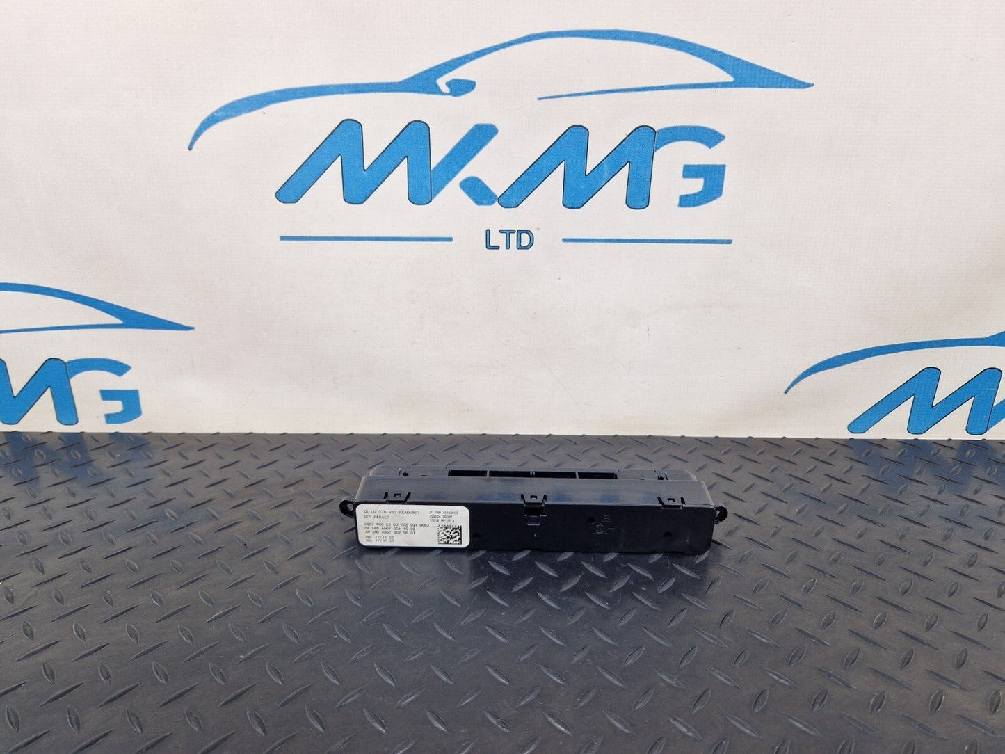 18-ON MERCEDES SPRINTER W907 W910 OEM RADIO CONTROL SWITCH PANEL A9079002203