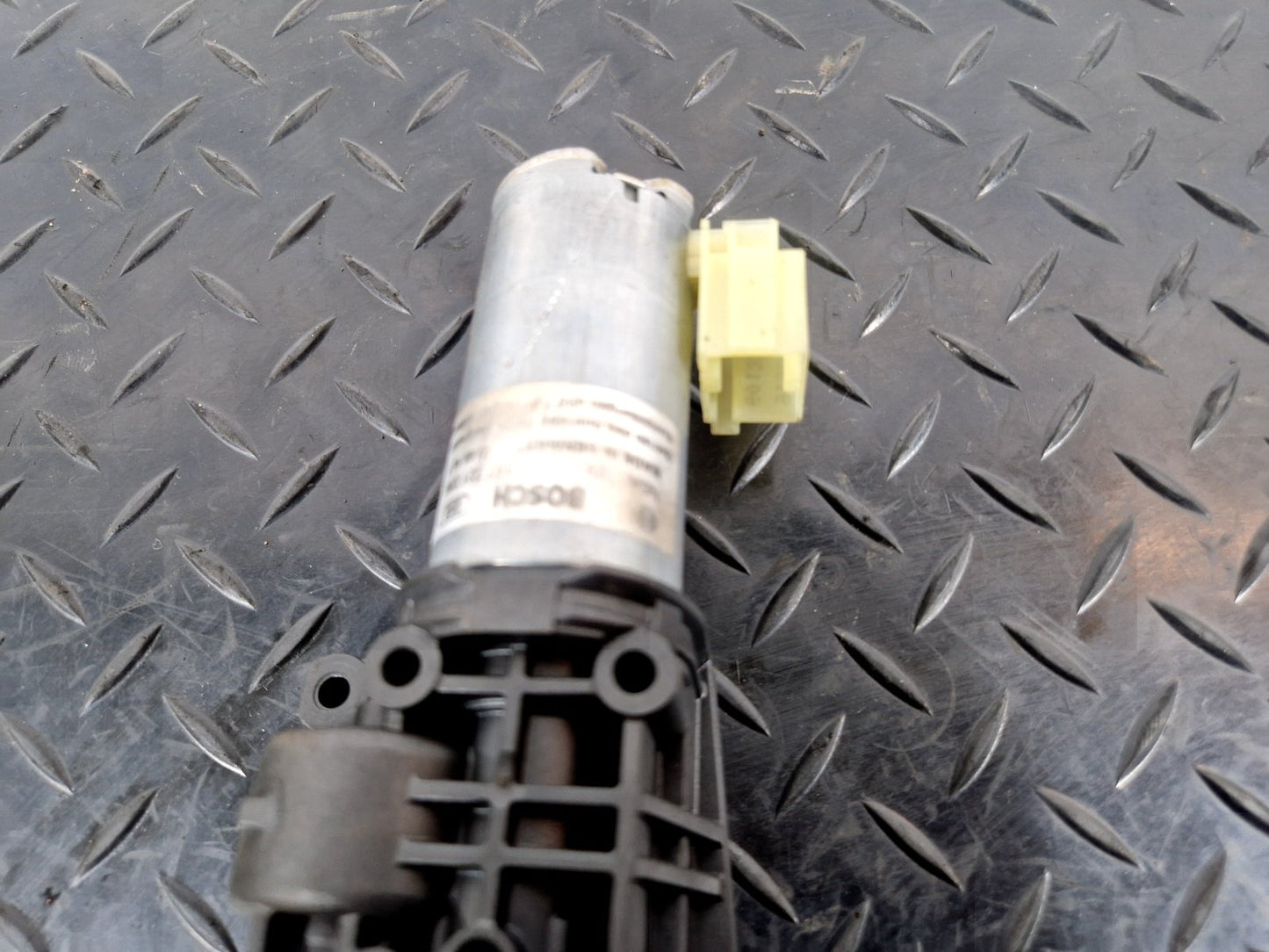 16-19 AUDI A4 B9 AVANT GENUINE REAR LEFT TAILGATE LIFT MOTOR 8W9827851A