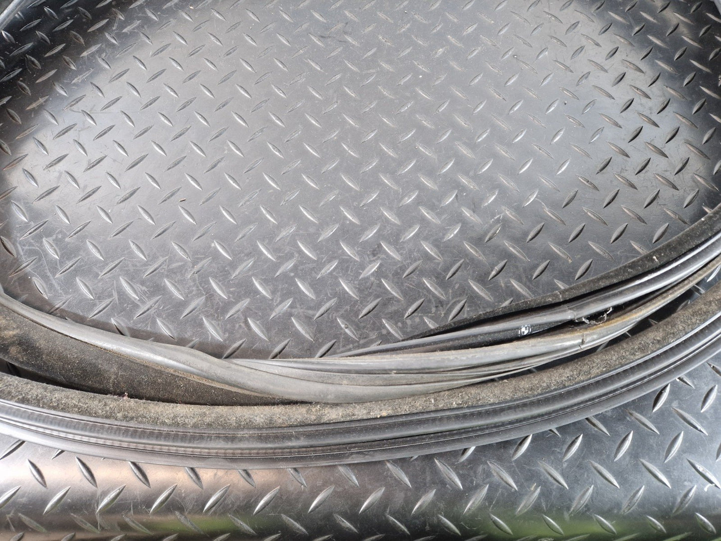 11-18 BMW 6 SERIES F13 GASKET SEAL RUBBER DOOR RIGHT DRIVER SIDE 7221326
