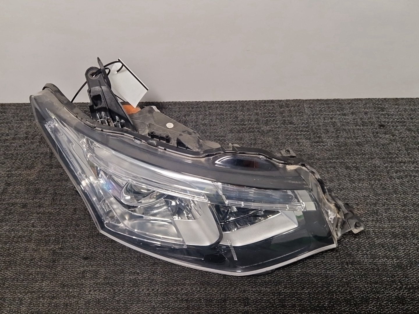 Mitsubishi Outlander PHEV MK3 (RE1) (GG2W) SUV Front Right Headlight 8301C2-06