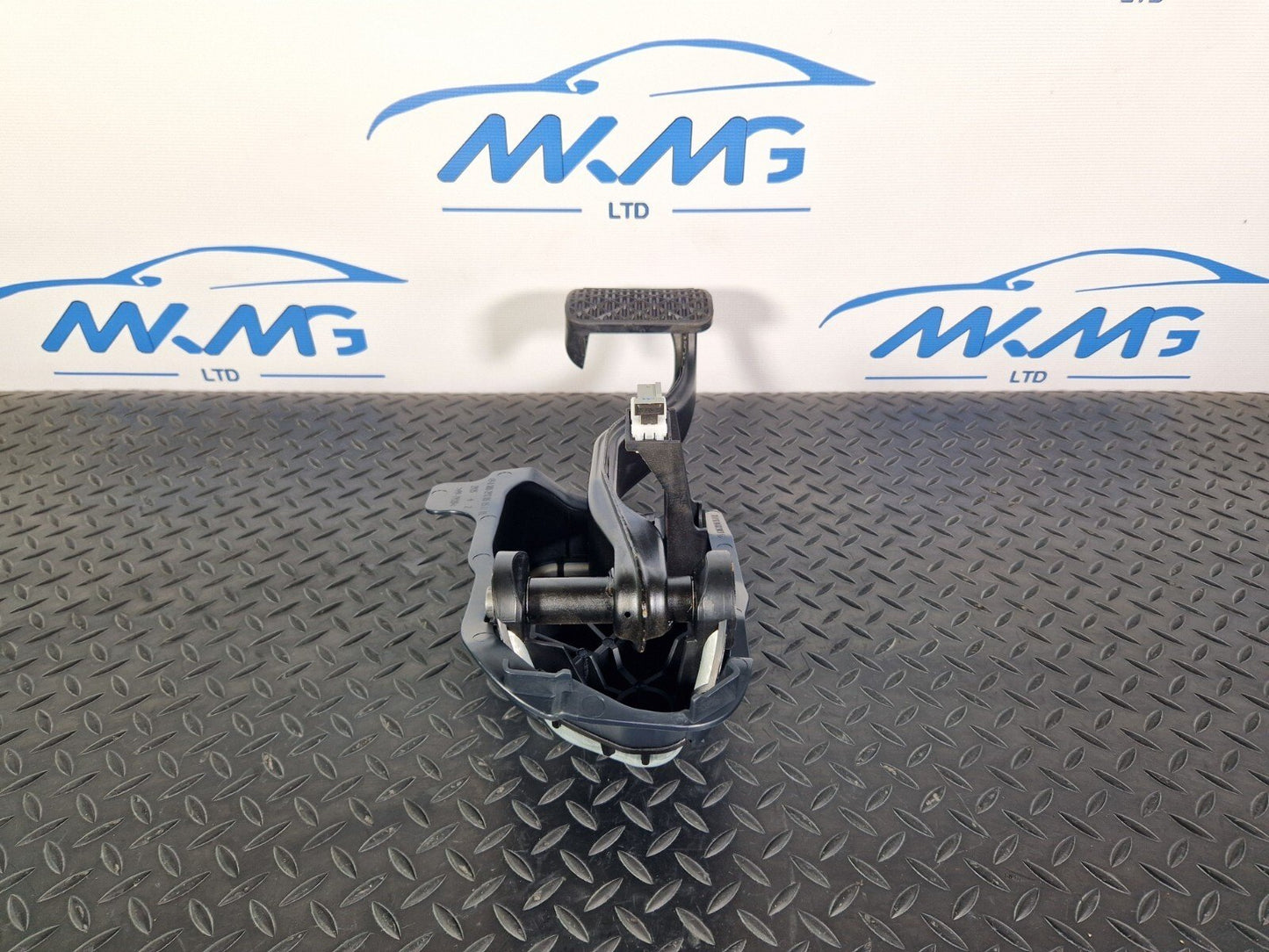 14-21 MERCEDES BENZ C200d W205 GENUINE BRAKE PEDAL A2052920515 A2052920507
