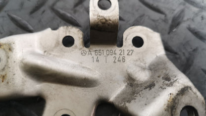 12-18 MERCEDES A B CLA-CLASS 1.8/2.1 CDI OM651 TURBO PIPE BRACKET a6510942127