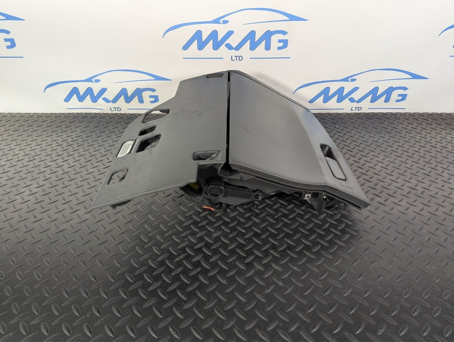 16-19 AUDI A4 B9 GENUINE DASHBOARD GLOVE BOX 8W2857035