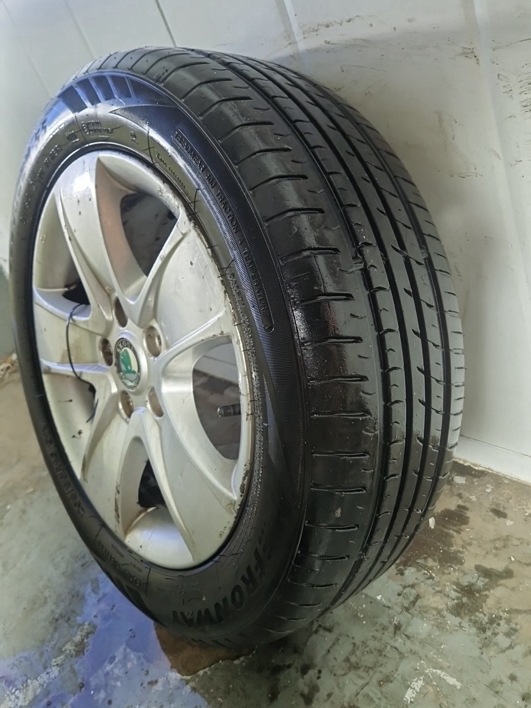 Skoda Octavia MK2 FL - 1Z 16" Alloy Wheel with Tyre ~6mm 205/55/16 1Z0601025T