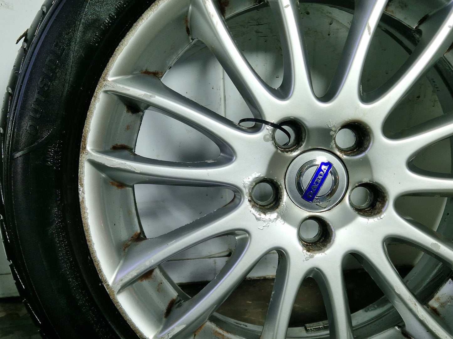 Volvo S40 MK2 (MS) 17" Alloy Wheel with Tyre 205/55/17 ~4mm 30671414