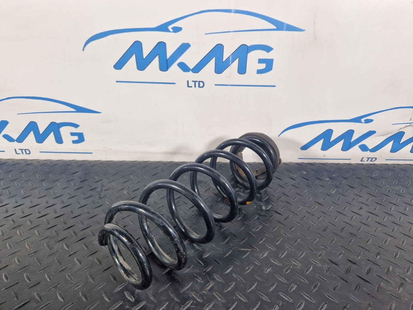 19-ON MERCEDES CLA C118 GENUINE REAR COIL SPRING X1 FITS BOTH SIDES A2473246700