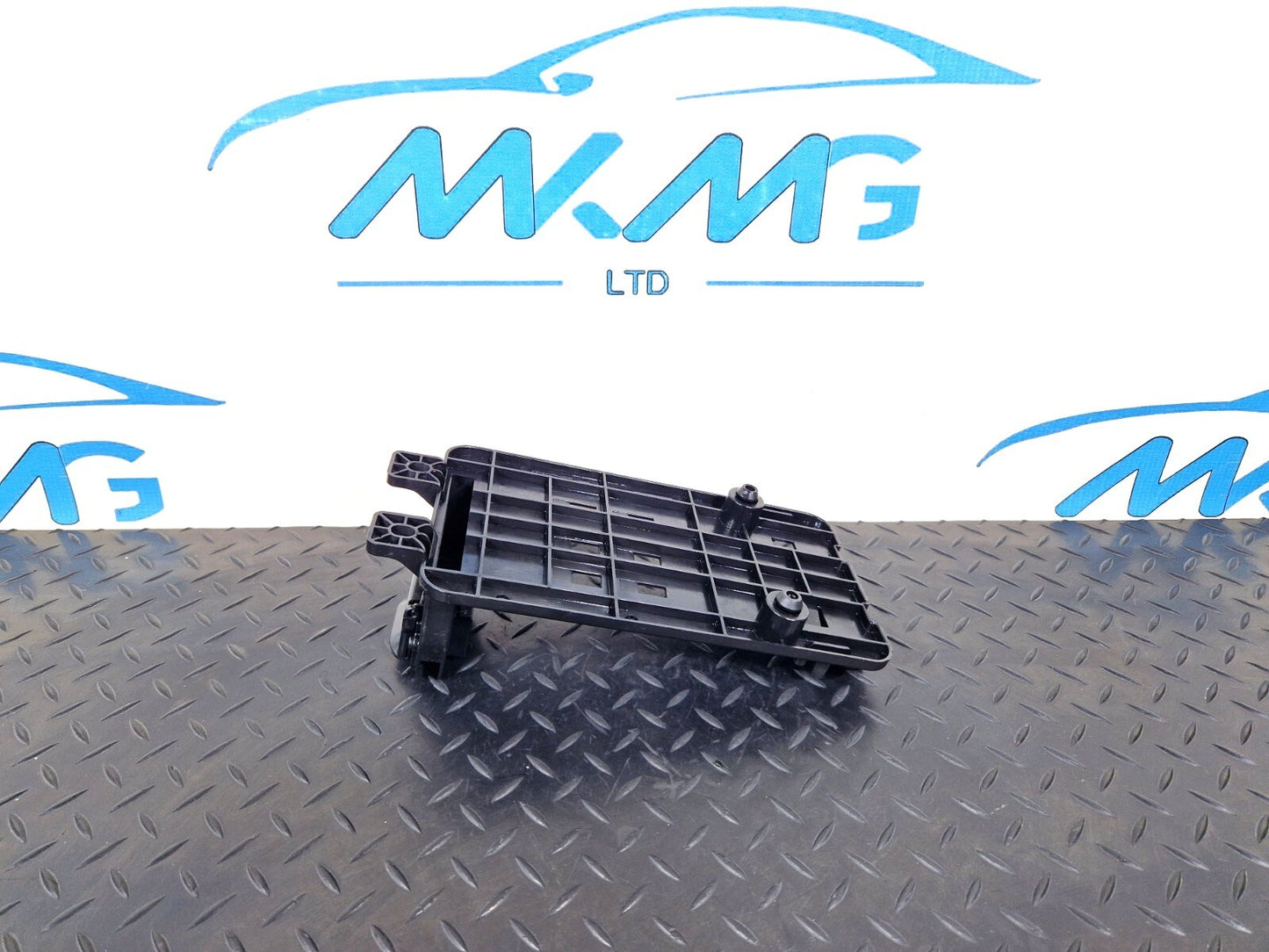 14-23 MERCEDES BENZ VITO W447 GENUINE CAN BUS HUB HOLDER A4475452040