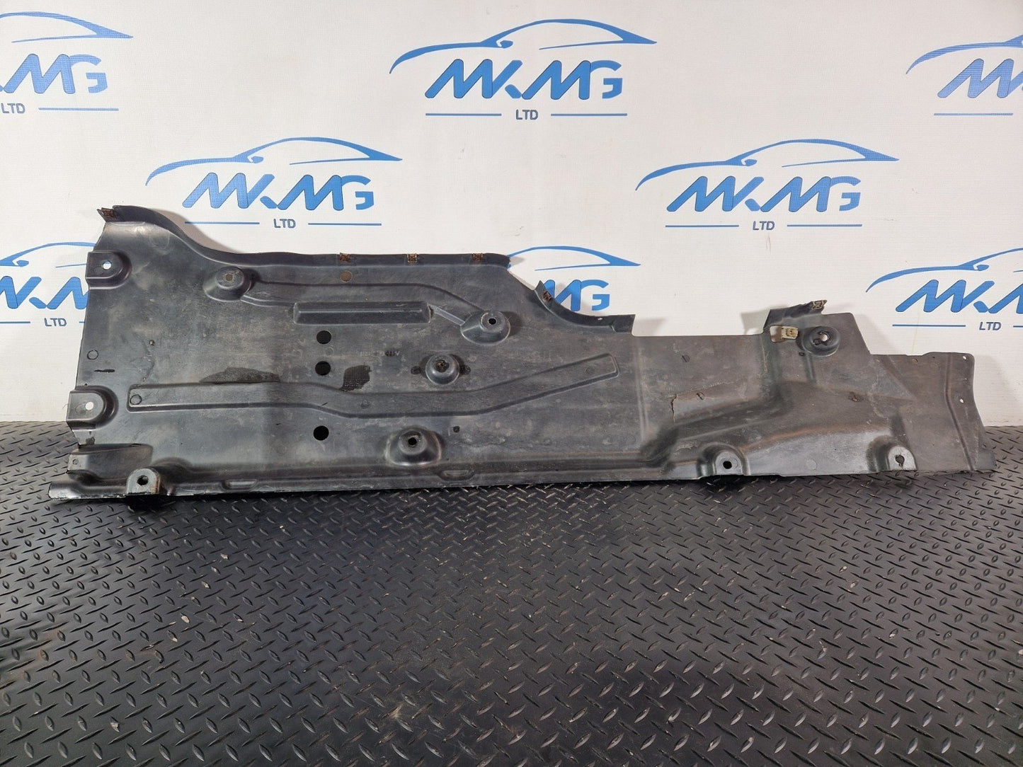 11-19 MERCEDES BENZ ML W166 OEM RIGHT SIDE UNDERBODY COVER A1666805101