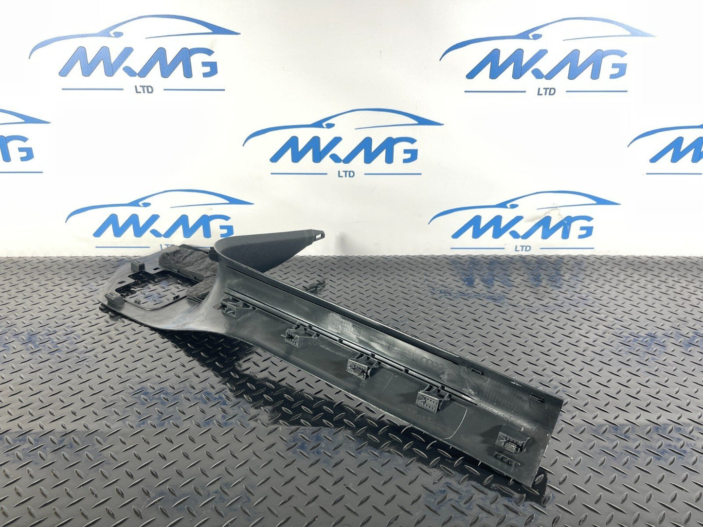 16-19 AUDI A4 B9 GENUINE LEFT SIDE PLASTIC SIDESKIRT COVER 8W2867271A