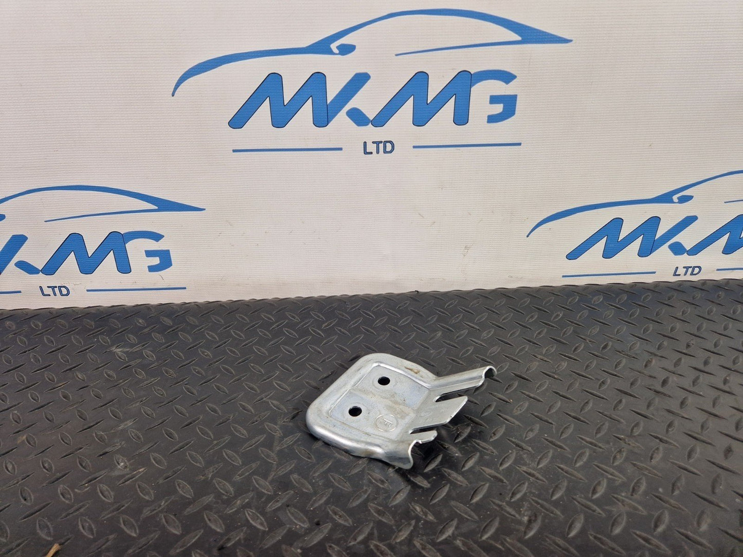 19-ON RANGE ROVER EVOQUE L551 INSTRUMENT PANEL BRACKET MOUNT HOLDER K8D2043B58AB