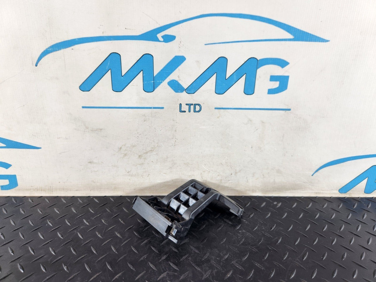 19-ON MERCEDES BENZ B CLASS W247 WATER COOLANT HOSE HOLDER A2475010020