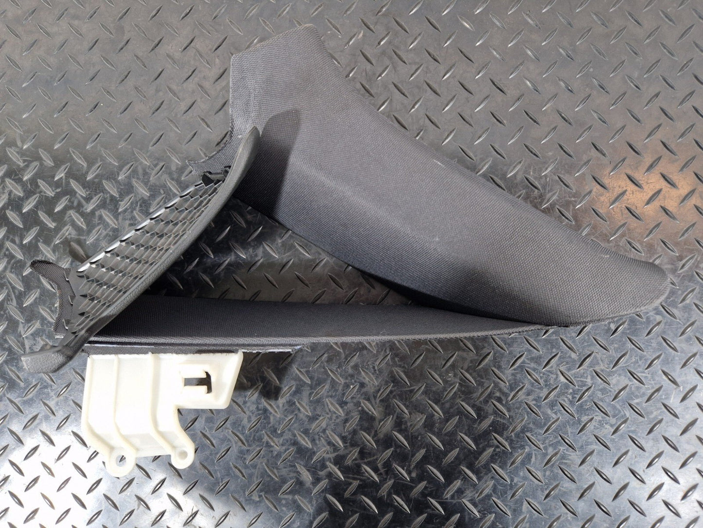 16-19 AUDI A4 B9 REAR RIGHT DRIVER SIDE COMPLETE C-PILLAR TRIM 8W5867288