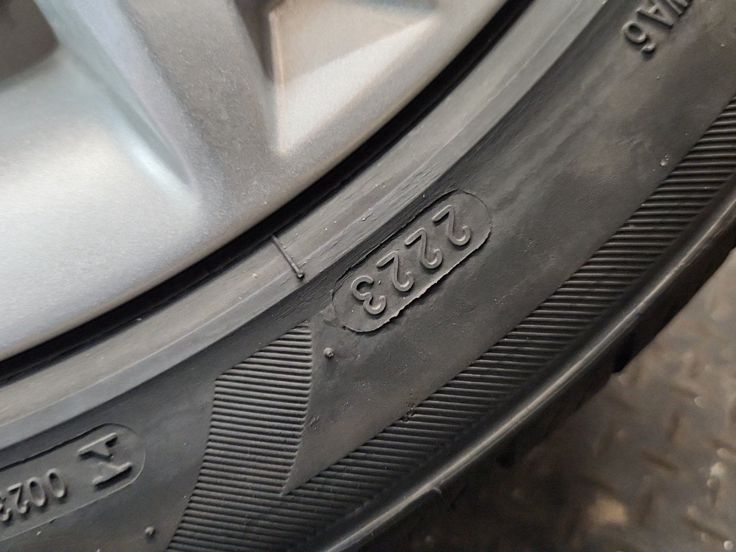 2009 Ford Fiesta MK7 (B299) 15" Alloy Wheel with Tyre 195/50/15 ~5mm 8V211007GA