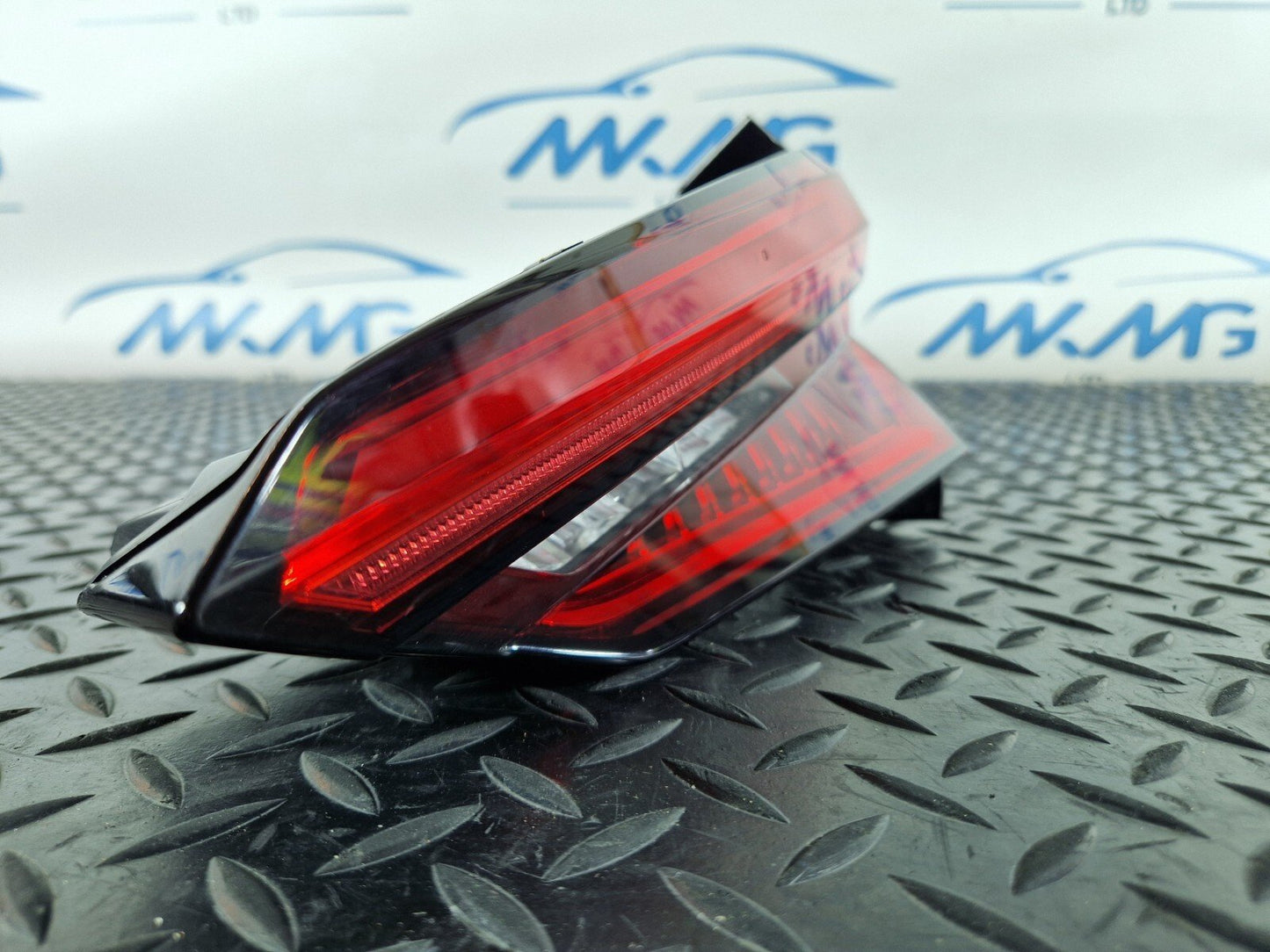 16-24 AUDI A5 F5 COUPE GENUINE REAR RIGHT INNER TAILGATE LED LIGHT 8W6945094C
