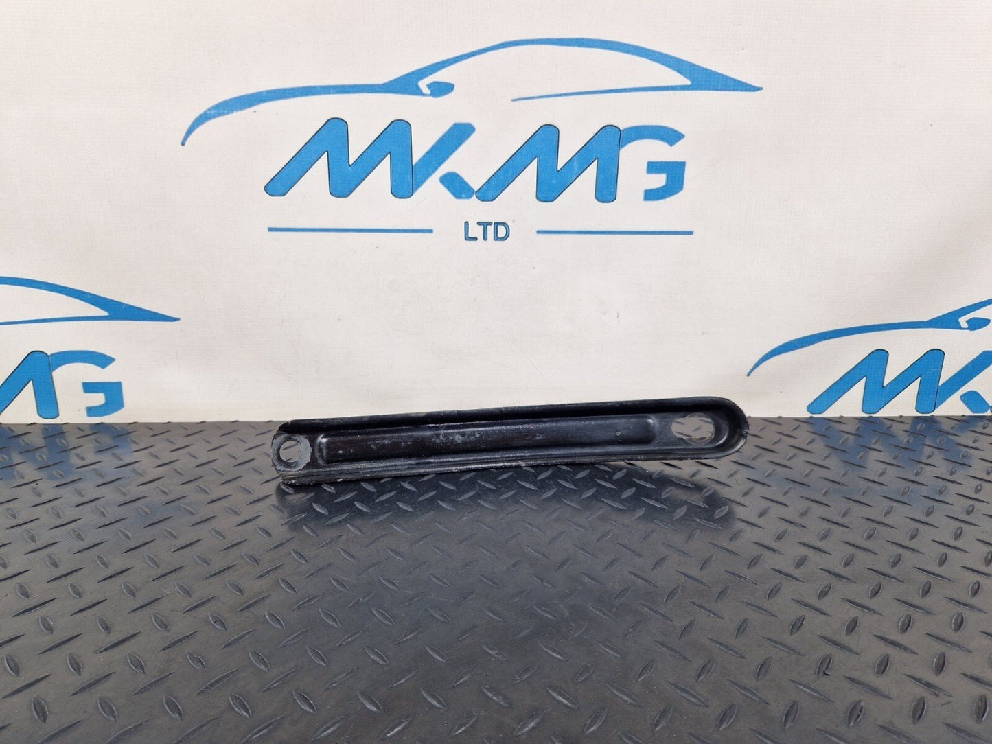 14-21 MERCEDES BENZ C220d W205 FRONT AXLE CARRIER BRACING BRACKET A2056282000