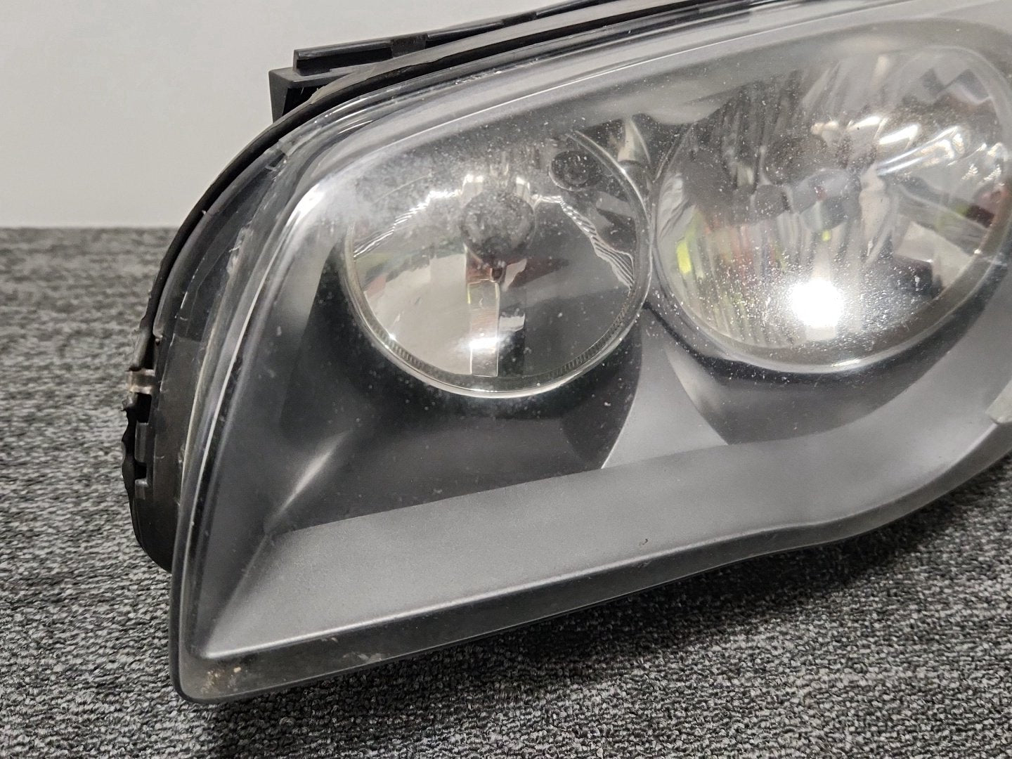 BMW 116d E87 Hatchback Genuine Front Right O/S Headlight 7193389-03 *Damaged*